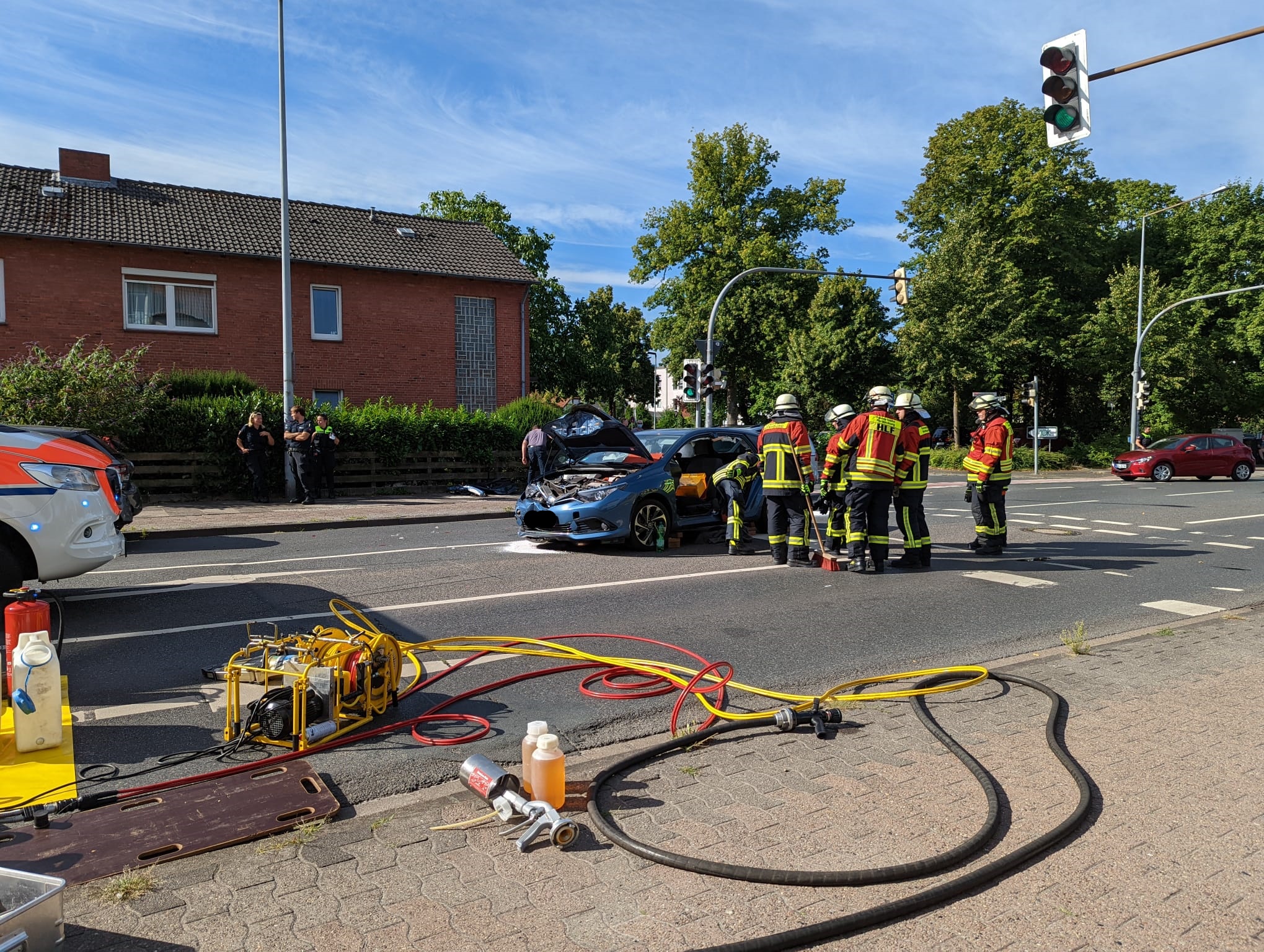 Verkehrsunfall im Stadtgebiet - Person eingeschlossen